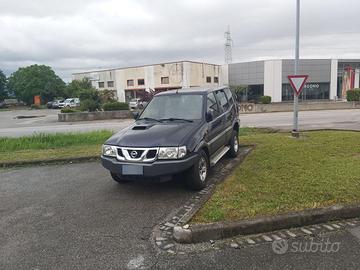 Terrano 7 posti con gancio rimesso a nuovo