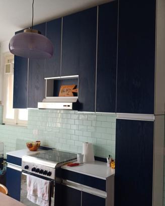 Mobili cucina blu e bianchi