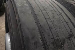 SET CERCHI E GOMME PER TRATTORI STRADALI 