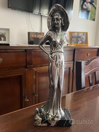 Scultura Statua Dama con Cappello Stile Art Déco