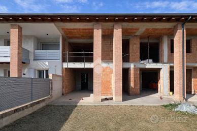 VILLA A SCHIERA CENTRALE A SCORZÈ