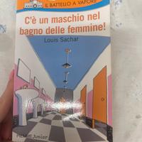 C’è un maschio nel bagno delle femmine