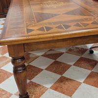 tavolo in legno massello di noce