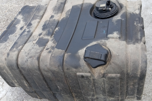 Serbatoio gasolio iveco 180e28