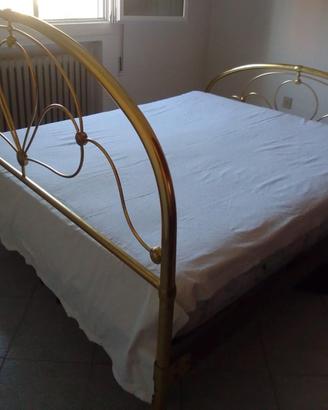 Letto matrimoniale in ottone elegante classico