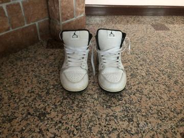 Sneaker Nike Air Jordan 1 mid bianche DQ8426-132