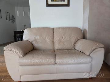 Divano in vera pelle beige chiaro due posti