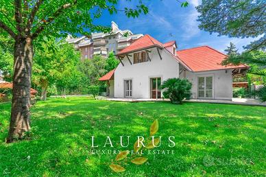 Villa di 660 m² con più di 5 locali e box auto dop