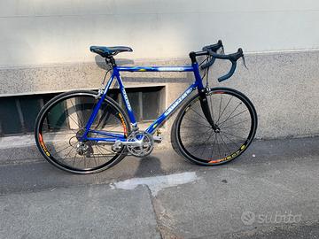 Pinarello taglia L gruppi campagnolo