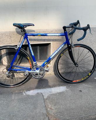 Pinarello taglia L gruppi campagnolo
