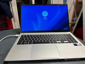 Samsung i7 1165G7 16gb ram 512 ssd 15.6"