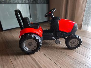 Trattore giocattolo