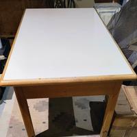 Tavolo abete rustico, massiccio e piano in formica