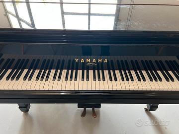 Pianoforte yamaha mezza coda