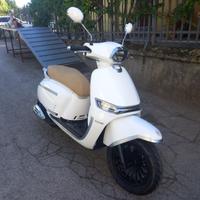 PROMO SCOOTER KEEWAY ISKIA 125cc BIANCO