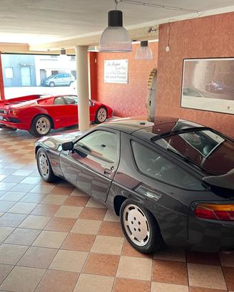 Porsche 928 S4