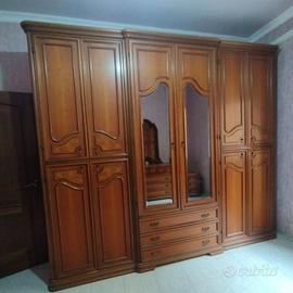 camera da letto in noce stile Rinascimento