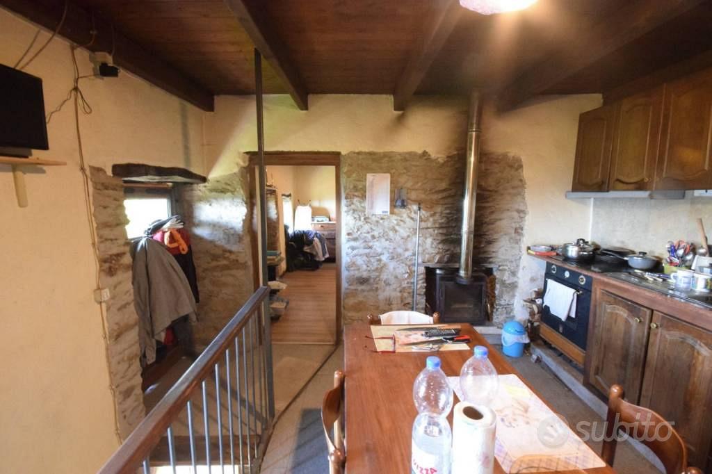 Rustico / Casale di 850 m² con 3 locali a Prarosti - Altro