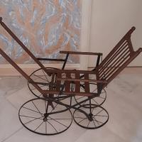 Carrozzina antica per bambole