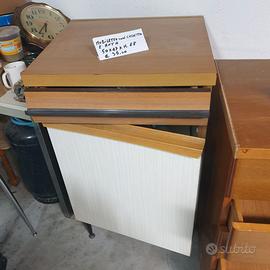 Mobiletto con cassetto in legno laccato