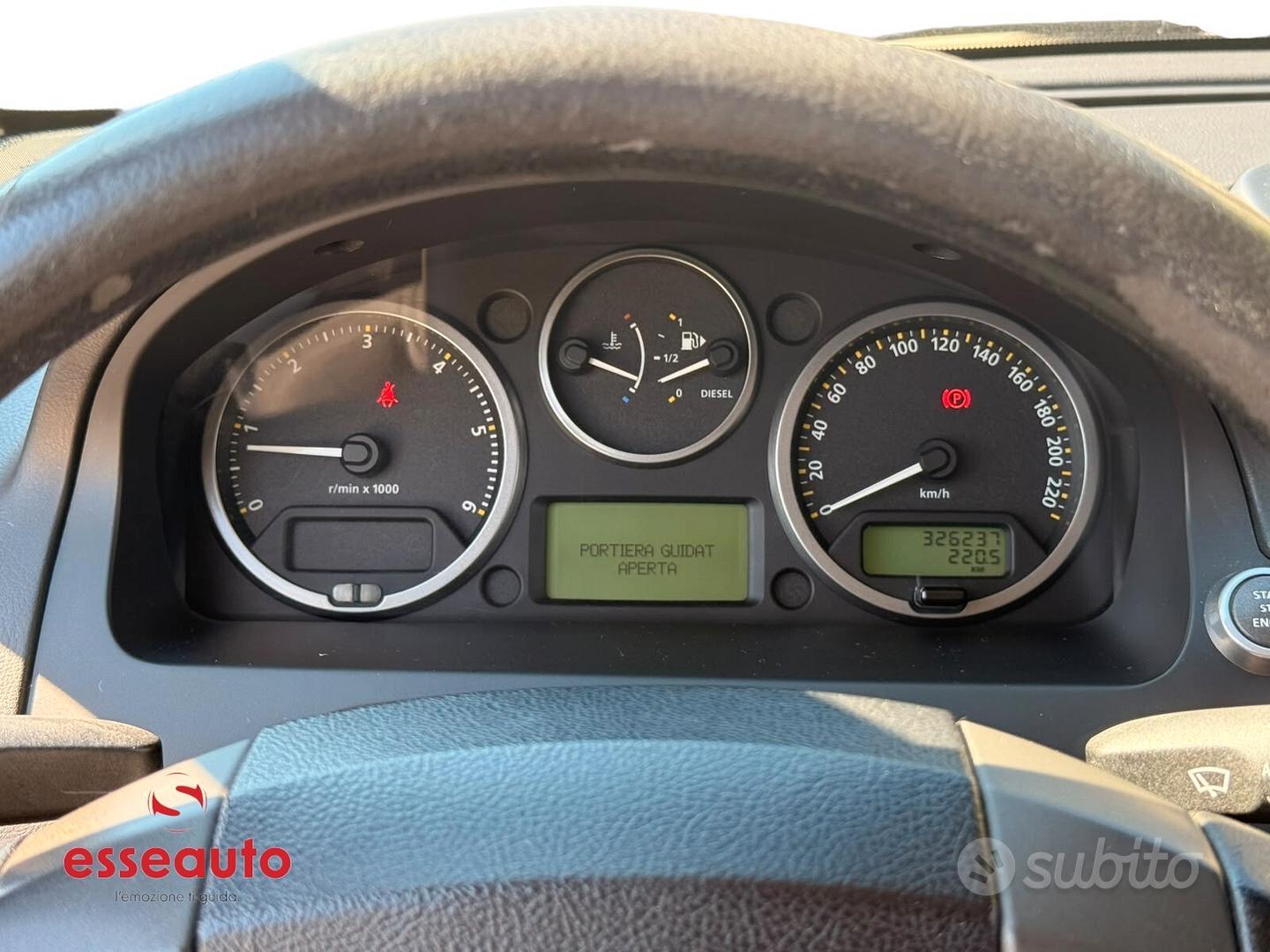 Land Rover Freelander 2010 photo 2