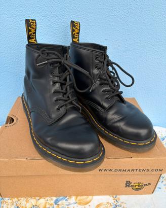 Dr. Martens 101 YS nere Taglia 41 con scatola