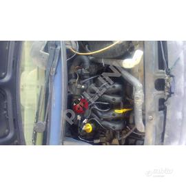 Motore in attesa di prova renault twingo 1998-07