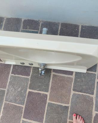 lavandino colore crema ceramica