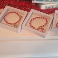 braccialetti  ne ho 8 pezzi  Nuovi 