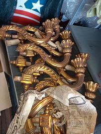 Lotto di 8 Bracci in legno dorati con portalampada