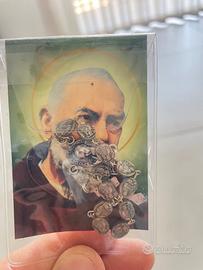 Rosario con santino di Padre Pio