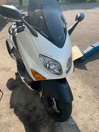 Yamaha tmax