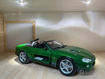 Jaguar 1:18 007 James Bond