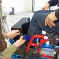 Sollevatore trasportino per anziani e disabili