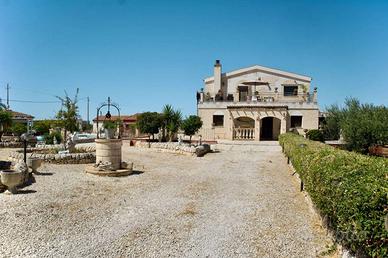 Ragusa - Contrada Mendolilli - Villa su due livell