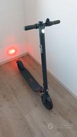 Monopattino elettrico Segway Ninebot E25E