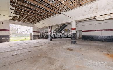 CAPANNONE EX RISERIA A DORNO