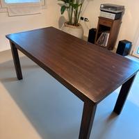 Tavolo colore noce medio