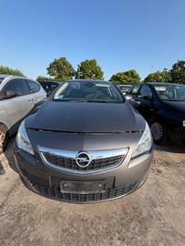 OPEL ASTRA DEL 2010 PER RICAMBI