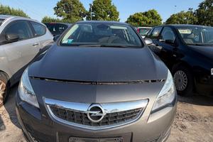 OPEL ASTRA DEL 2010 PER RICAMBI