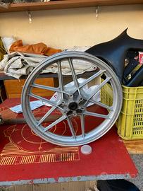 CERCHIO ANTERIORE MOTO GUZZI CALIFORNIA 2 - SP1
