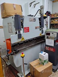 Pressa Piegatrice 3 assi CNC controllo numerico 