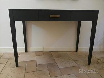 6 Tavoli neri con cassetto Concreta Srl – Hotel 5*