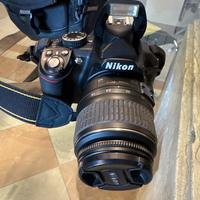 Nikon D3100 + ottica 18-55, flash esterno e borse