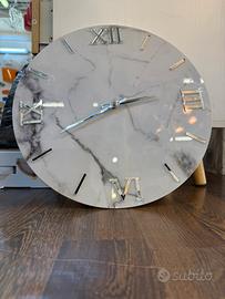 orologio effetto marmo lucido