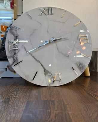 orologio effetto marmo lucido