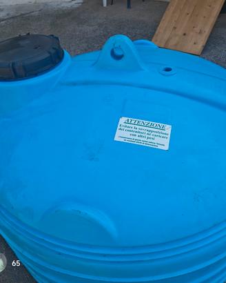 Due contenitori 1000 lt