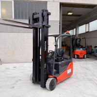 Carrello elevatore muletto toyota elettrico 18ql