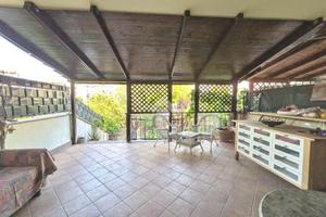 VILLA A SCHIERA A CIAMPINO