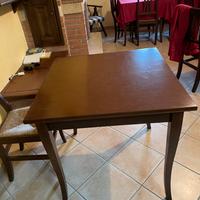 Tavolino in legno quadrato